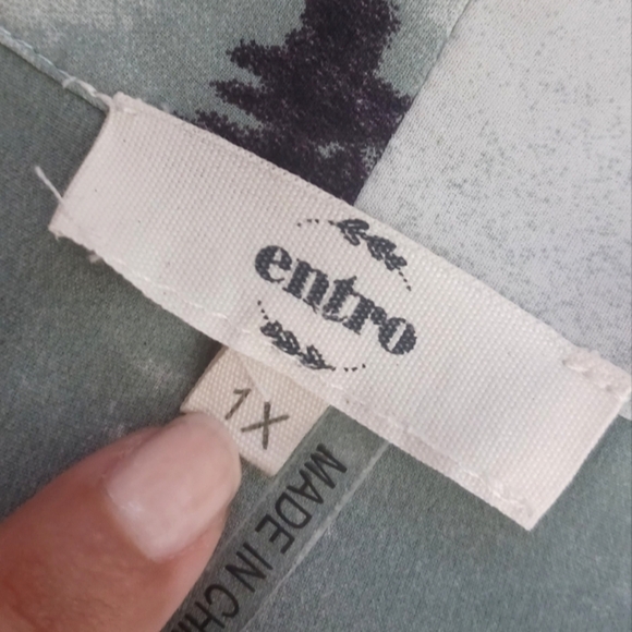 Entro Abstract Print V-Neck Rolled Cuff Sleeve Sz 1X Blouse - Picture 10 of 11